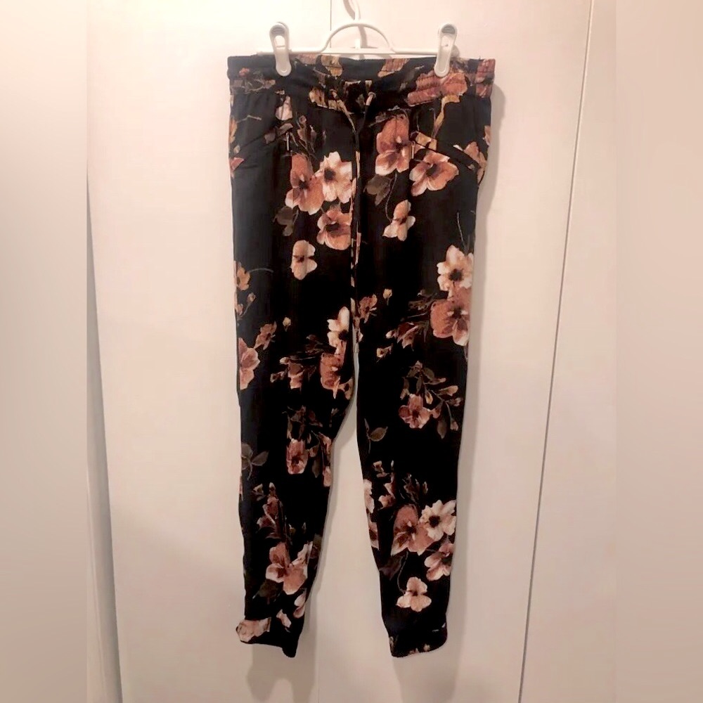 DYNAMITE Sacha floral pants